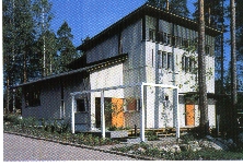 Holzhaus mit Pultdach